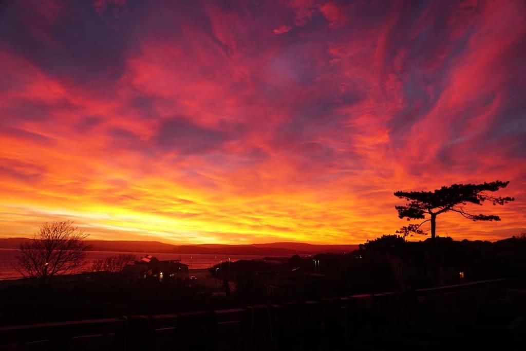 Villa The Beach House-Devon- On The Beach- Sleeps 20 à Exmouth Extérieur photo